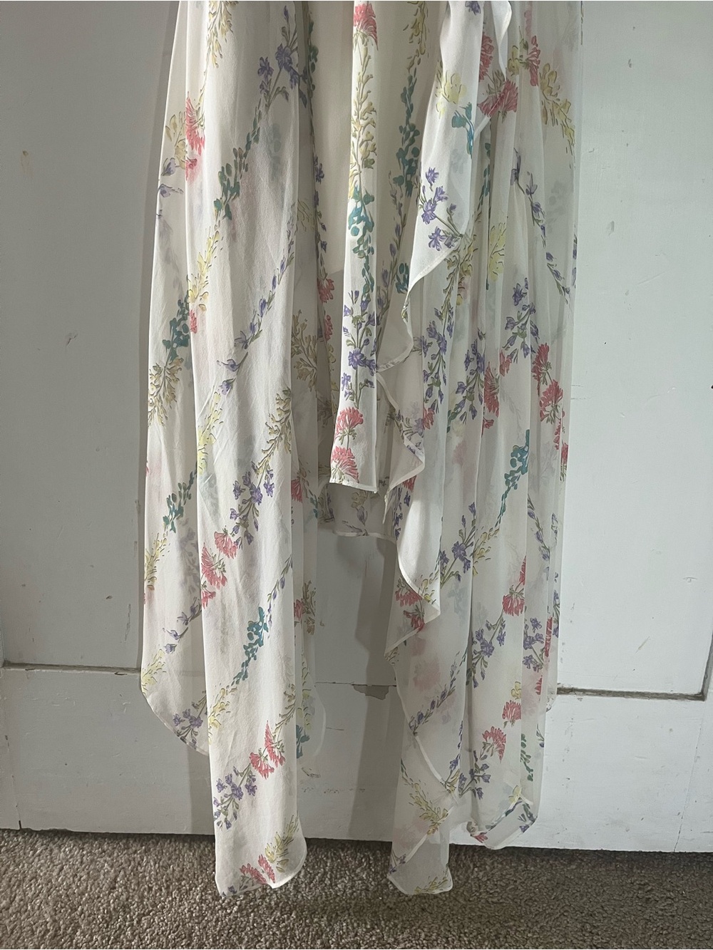 BCBGMaxazria silk floral dress. Never worn excellent condition. Size 8. - Picture 5 of 10